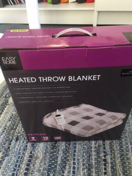 Electric throw blanket