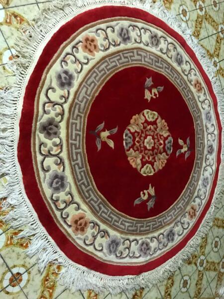 Round shaped Oriental wool rug in good condition