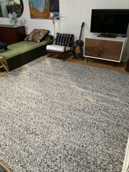 Large woollen floor rug - 3m x 3m
