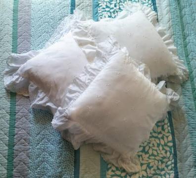 Cotton pillows eyelet ruffled x 3