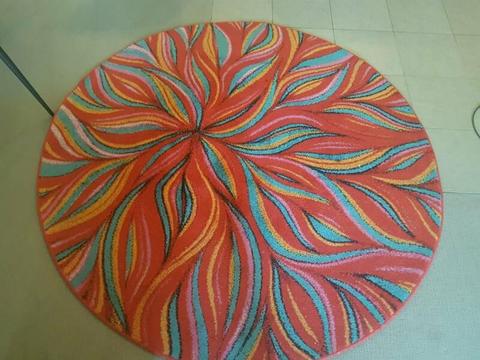 Customised round rug