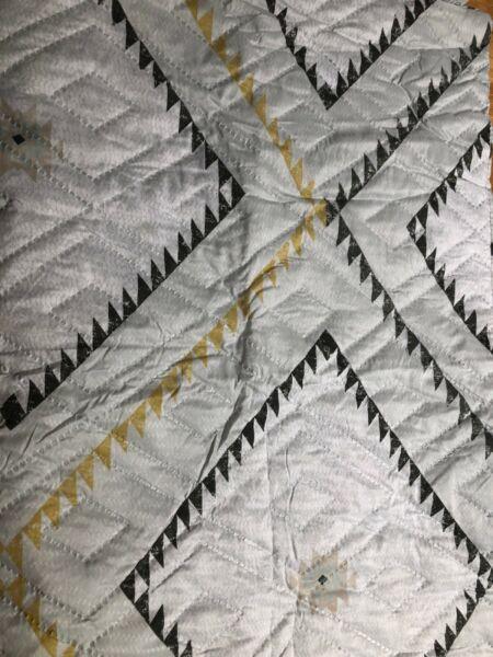 Brand new queen quilt cover set unwanted