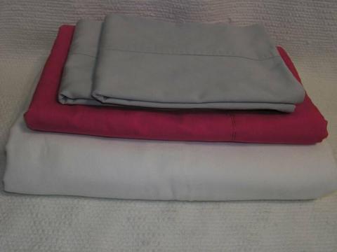 Complete double bed set, 2 flat sheets & 2 pillowcases