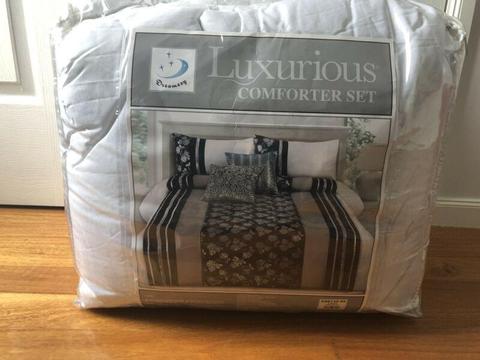 Luxurious Comforter Set king size