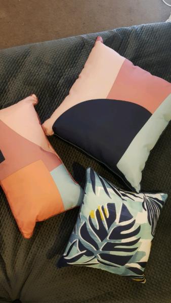 Outdoor cushions x3