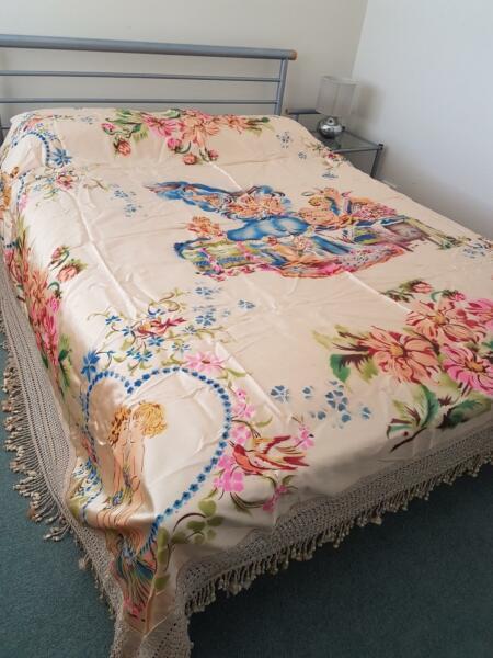 ANTIQUE SATIN BEDSPREAD QUILT QUEEN SIZE COLLECTABLE