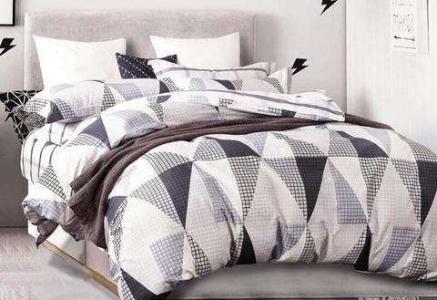 Queen Size Black White Repeated Triangle Quilt Cover Set(3PCS)