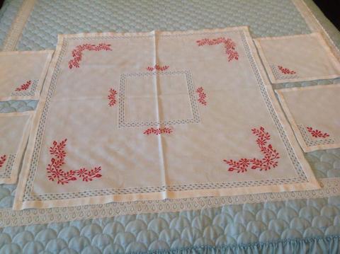 Beautiful hungarian embroidery tablecloth, 4 napkins new. cutwork