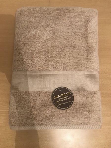 Grandeur Costco Bath Sheet Towel Brand New
