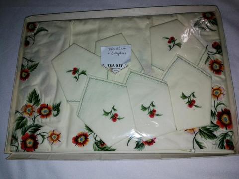 VINTAGE Embroidered Tea Set, Tablecloth & 6 Napkins