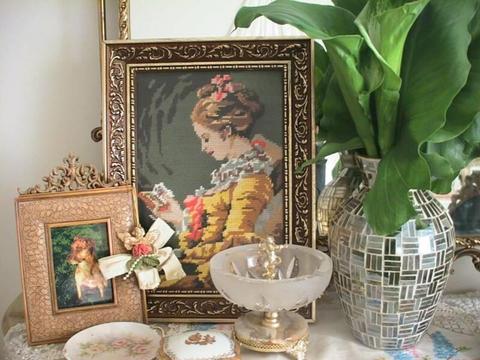 GORGEOUS FRENCH LADY TAPESTRY ORNATE GOLD FRAME VINTAGE CHARM!
