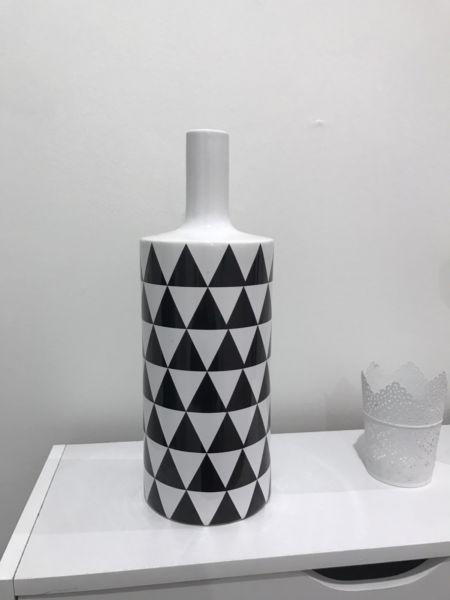 Triangle black and white vase