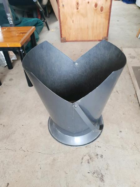 Tin kindling holder great condition