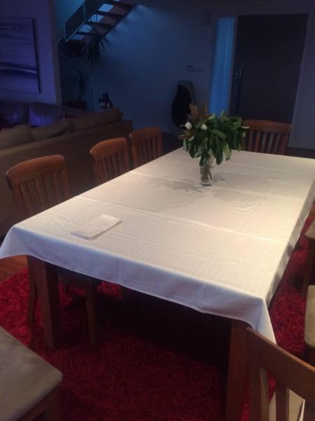 Rapee Tablecloth & 12 serviettes