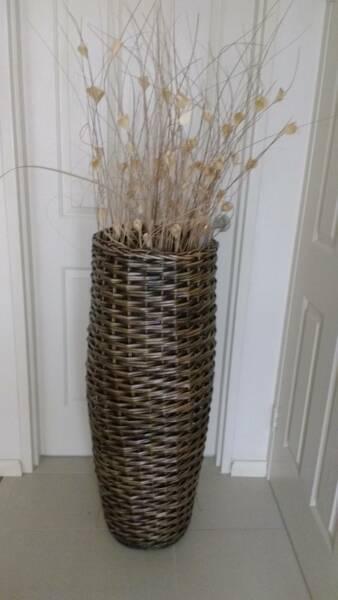 Indoor cane plant stand