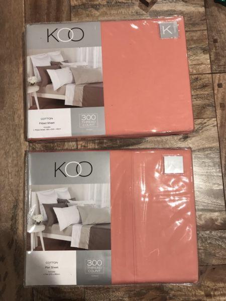 Koo coral king sized fitted and flat sheet