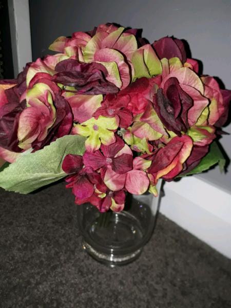 Vase and artificial flower bunch