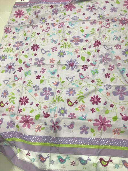 Two single bed quilt covers & pillow cases