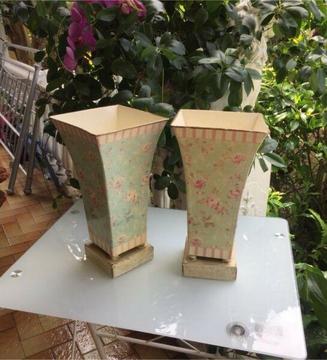 2 light weight matching vases