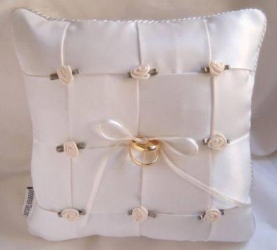 Brand New Jennifer Taylor Ring Pillow Boxed
