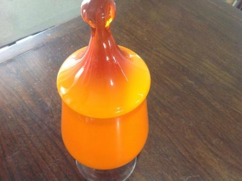 Retro decorative orange jars