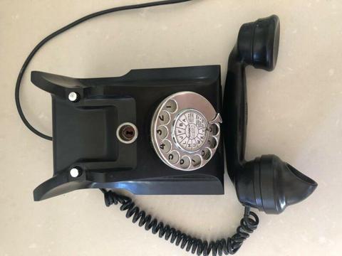 Antique Bakelite Telephone (working)