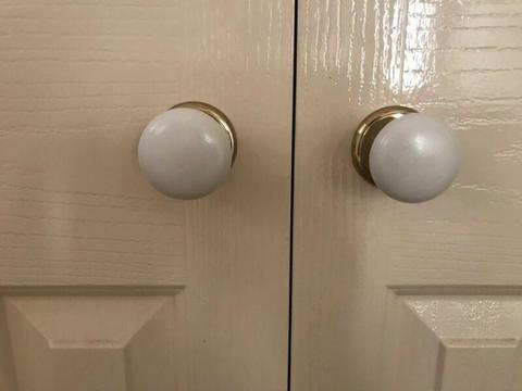 Set of 14 doorknobs