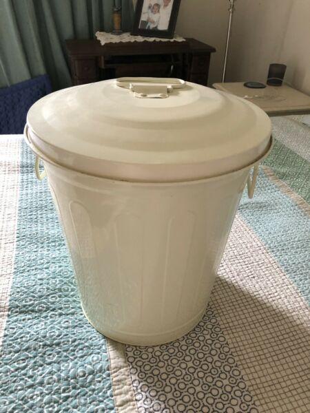 Cute shabby chic storage metal container with lid great used condition