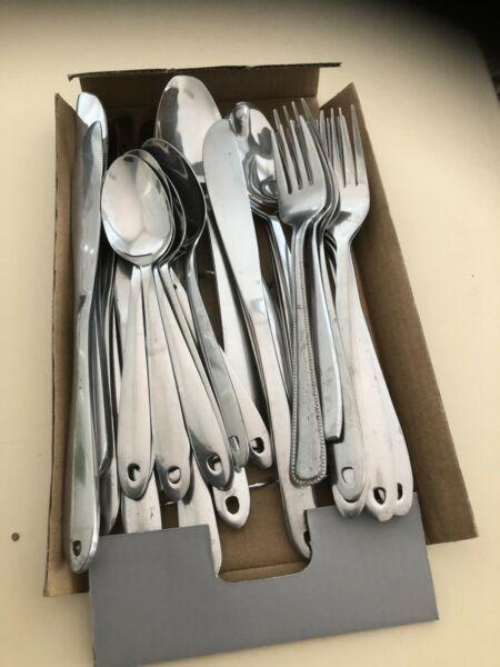 32 piece cutlery set