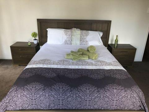 Queen size bed linen, bath towel set & accessories