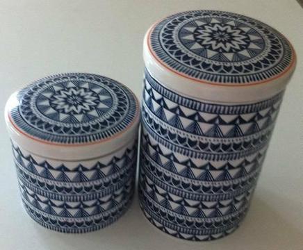 2 BLUE WHITE PORCELAIN CANISTERS WITH LIDS