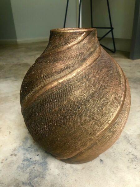 Vase/urn/planter