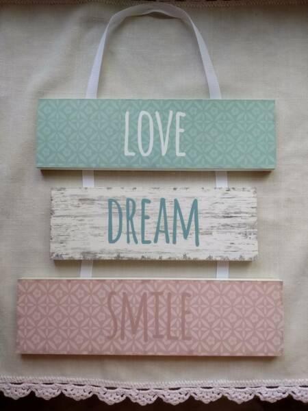 Home decoration: 'Love, Dream, Smile' hanging sign