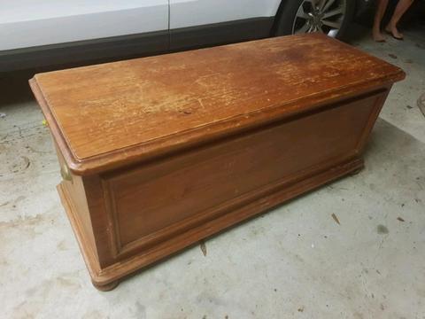 Solid timber blanket chest box