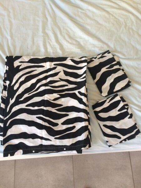 Duvet Cover & Pillowcases $10