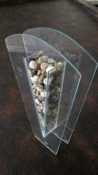 Contemporary design indoor Plant Vase - Glass with river stones
