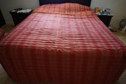 Queen sized Bedspread