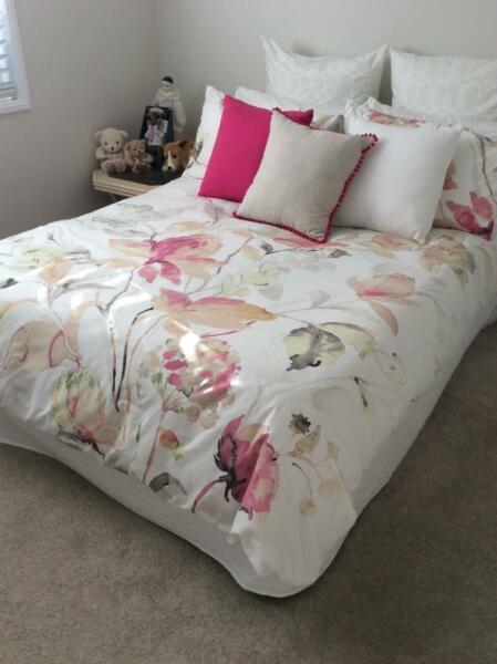 BEDDING SET