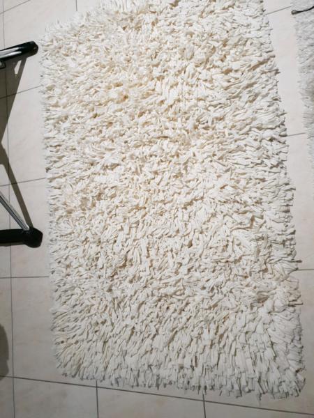 Cream shaggy rug