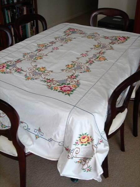 Vintage Cross Stitched Tablecloth & Serviette Set - Banquet Linen