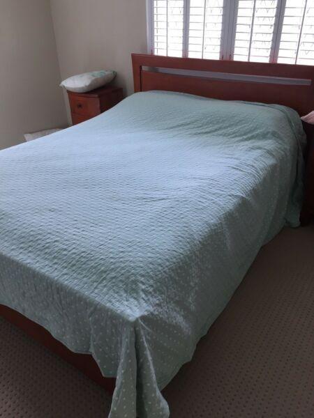 King Size Quilt/ Cotton Bedspread (Green & White spot)