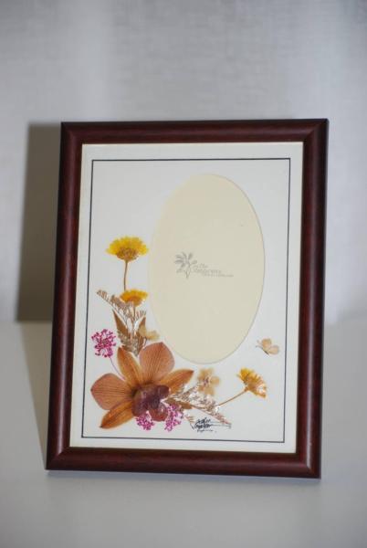Photo frame with pressed flowers (17.3cm x 22.4 cm)