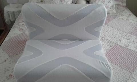 2 Memory foam contour pillows