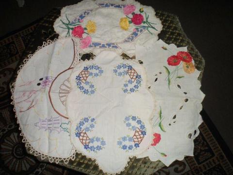 5 ASSORTED VINTAGE EMBROIDERY DOILIES- $20 LOT