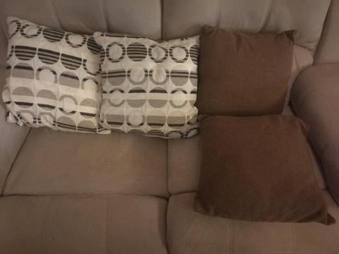 Cushions / pillows