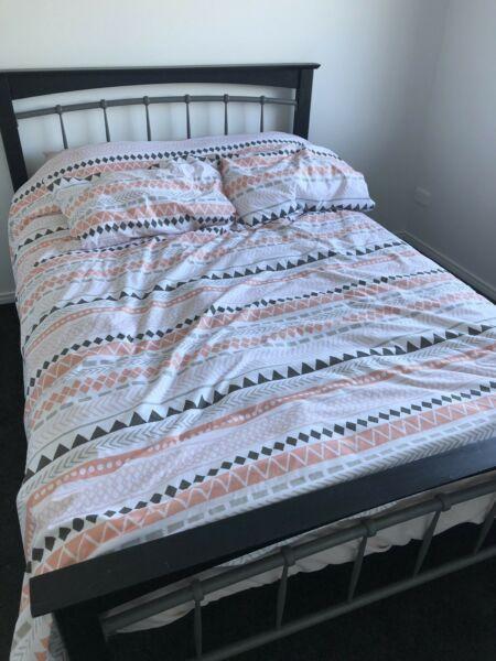 Queen bed quilt and quilt cover