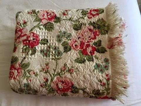 Shabby Farmhouse, Country Floral textured Cotton Throw As new