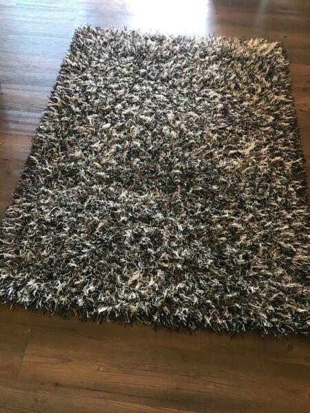 Shaggy rug