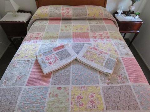 BEDSPREAD -SINGLE or DOUBLE BED SIZE - MORGAN & FINCH As New Cond