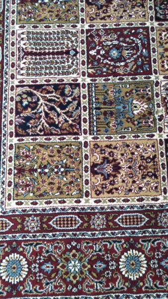 LARGE TRADITIONAL RUG.. NEW